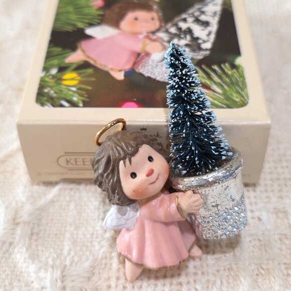 1981 Hallmark Keepsake Ornament Thimble Angel #4 Tree Holiday Christmas NIB - Picture 1 of 8
